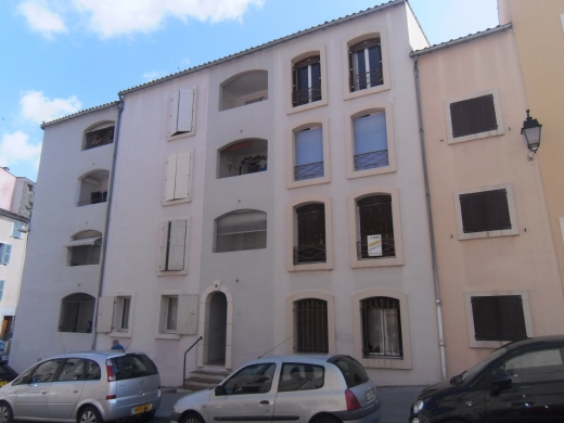 APPARTEMENT AVEC BALCON ET GARAGE A DRAGUIGNAN